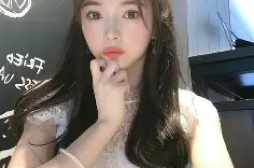 女主浮出水面！马克龙被爱妻“掌掴”线岁身姿饱满
