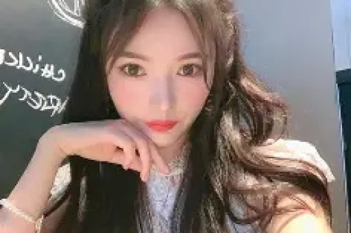 韩红口碑崩塌黑历史被扒官媒出手锐评句句说到打工人心坎里