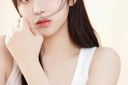 军官给女特务授课竟趁机大发女特务惨了