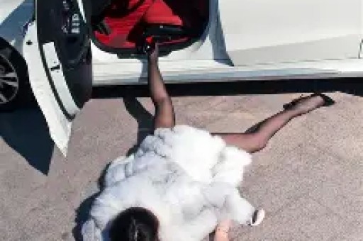 人民日报锐评假洋品牌风波只字未提董宇辉却句句不离董宇辉！-第1张图片-